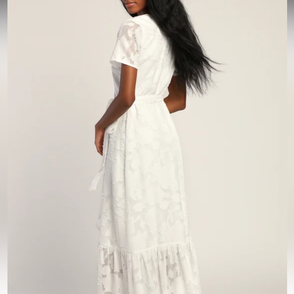 NWT Lulu’s White Short Sleeve Wrap Midi Dress - Picture 10 of 10